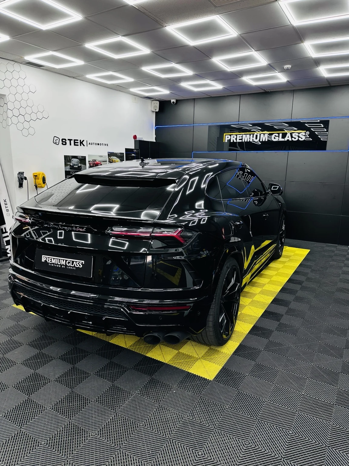 Tintado de lunas para Lamborghini Urus · Premium Glass®